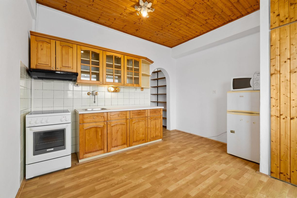 PREDANÝ- BE.LIVE COMPANY - NA PREDAJ - NADŠTANDARDNE VEĽKÝ 1-IZBOVÝ BYT S BALKÓNOM – SKVELÁ DISPOZÍCIA A NÁDHERNÝ VÝHĽAD - CHROBÁKOVÁ -DÚBRAVKA