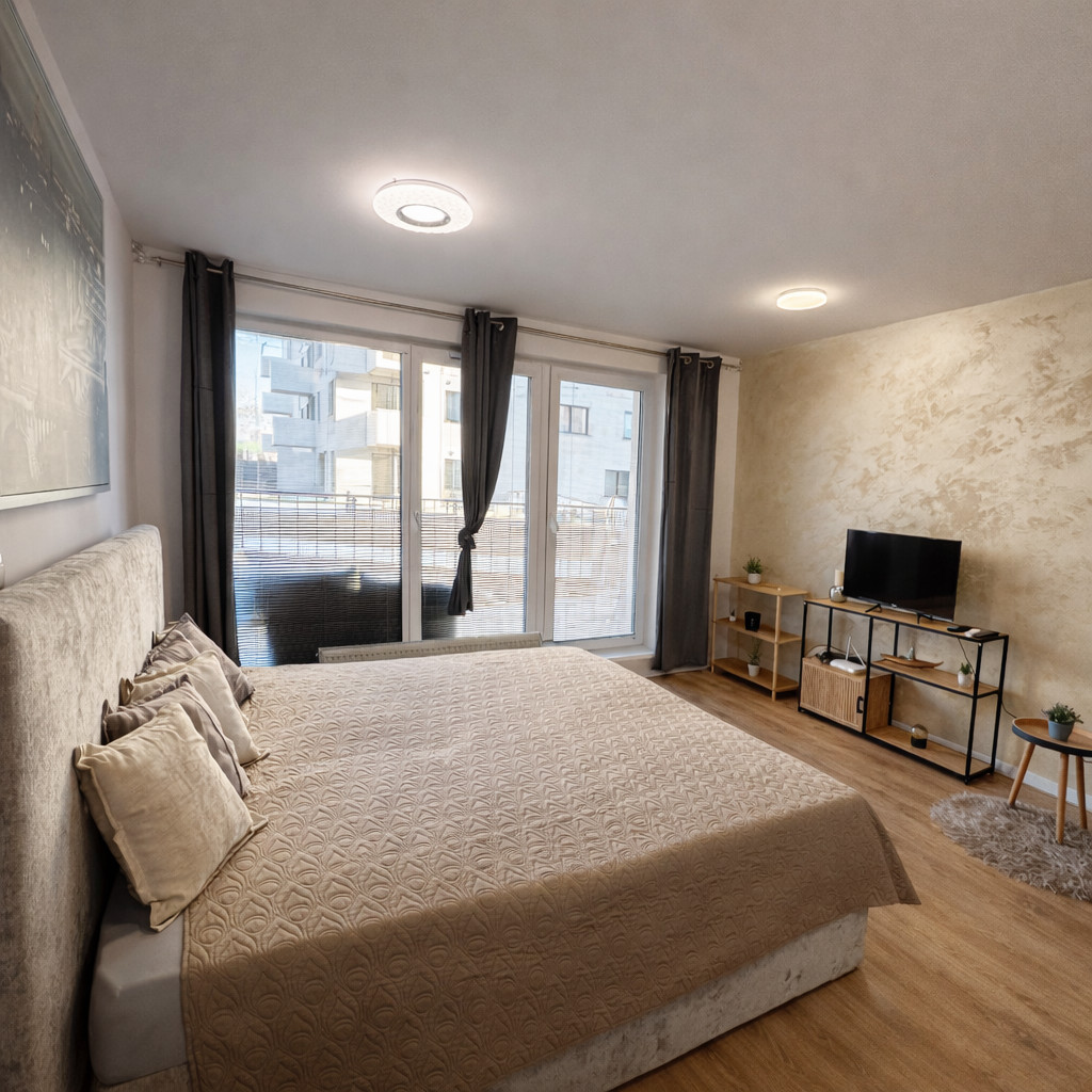 OFF PONUKA-NA PREDAJ – KOMPLETNE ZARIADENÝ 1-IZBOVÝ APARTMÁN S PRIESTRANNOU LOGGIOU – NOVOSTAVBA RENDEZ – RAČA