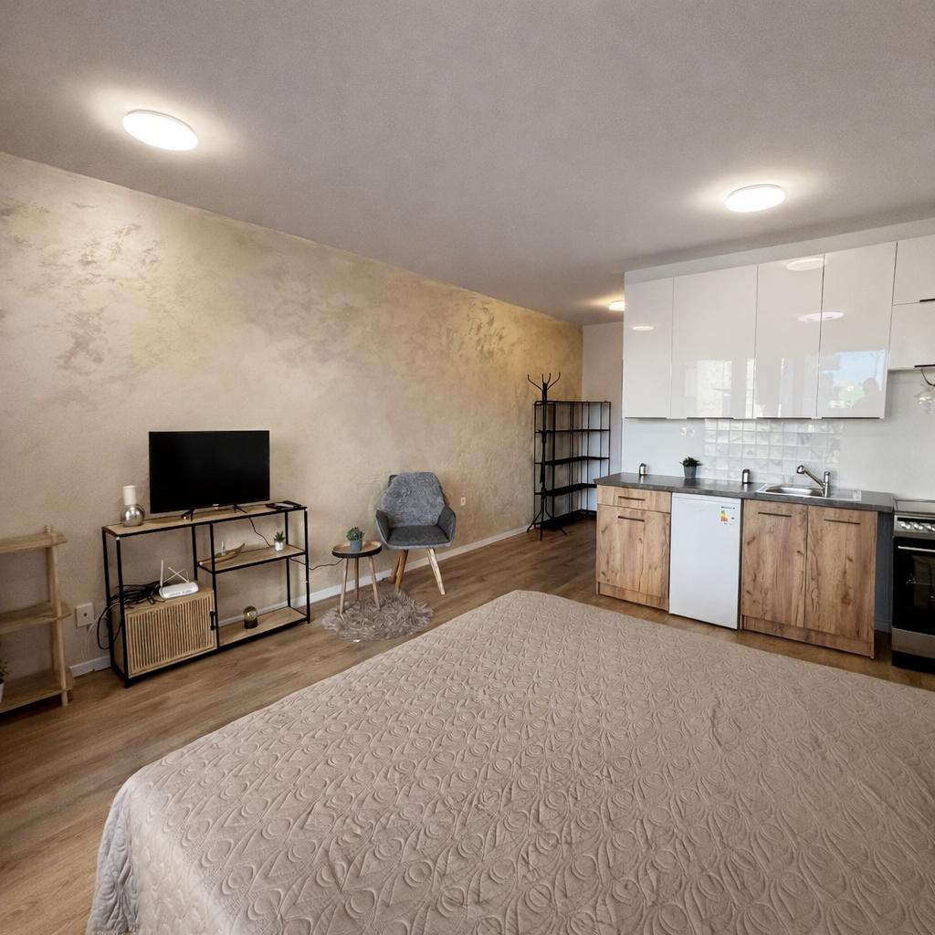 OFF PONUKA-NA PREDAJ – KOMPLETNE ZARIADENÝ 1-IZBOVÝ APARTMÁN S PRIESTRANNOU LOGGIOU – NOVOSTAVBA RENDEZ – RAČA