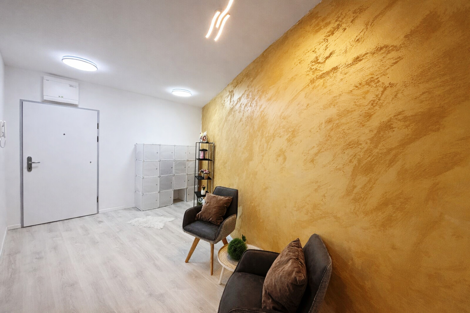 OFF PONUKA - NA PREDAJ – KOMPLETNE ZARIADENÝ 1-IZBOVÝ APARTMÁN S LOGGIOU – NOVOSTAVBA RENDEZ – RAČA