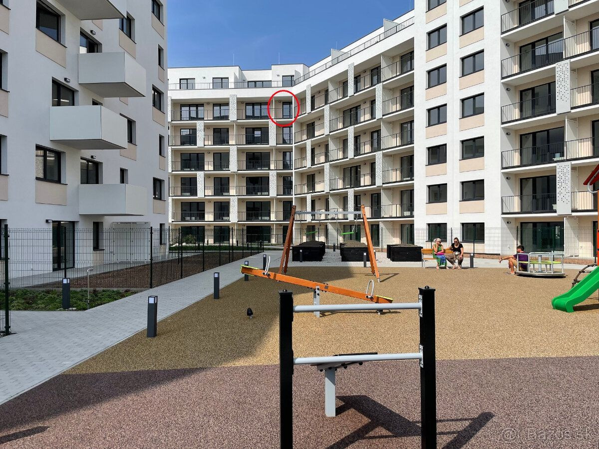 OFF PONUKA - NA PREDAJ – KOMPLETNE ZARIADENÝ 1-IZBOVÝ APARTMÁN S LOGGIOU – NOVOSTAVBA RENDEZ – RAČA