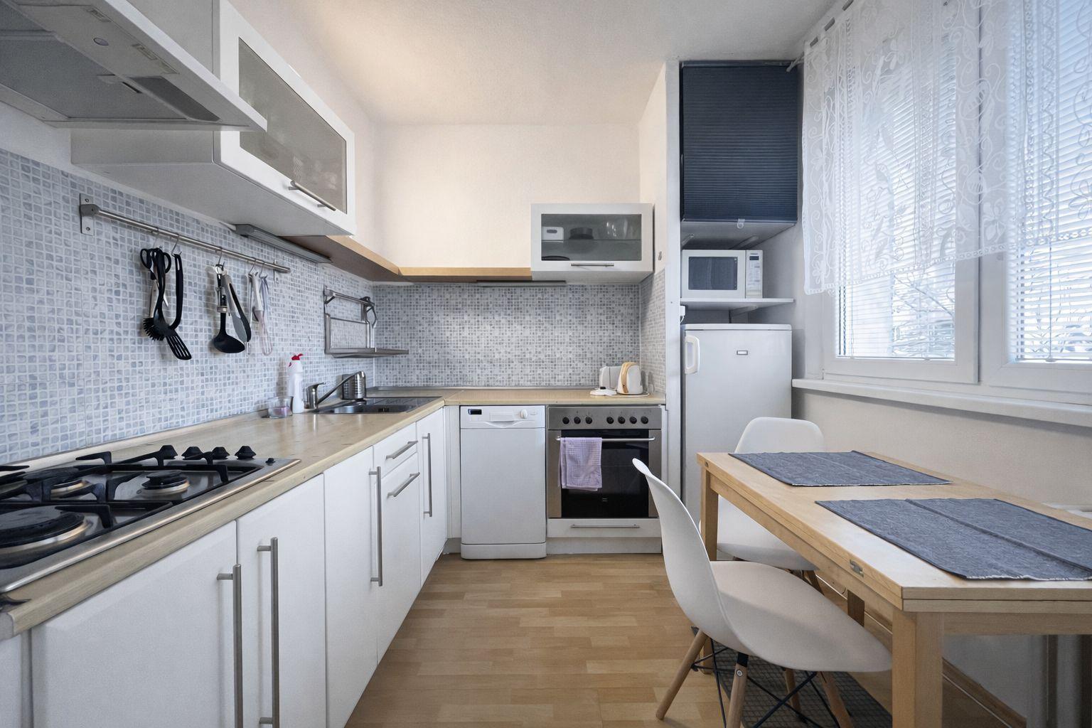 BE.LIVE COMPANY- PRENÁJOM- 2-IZBOVÝ BYT- RUŽINOV- REZEDOVÁ ULICA- PRI OC RETRO 