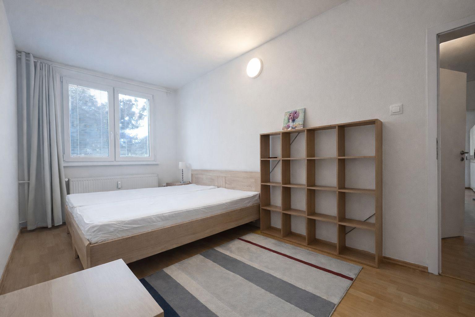 BE.LIVE COMPANY- PRENÁJOM- 2-IZBOVÝ BYT- RUŽINOV- REZEDOVÁ ULICA- PRI OC RETRO 