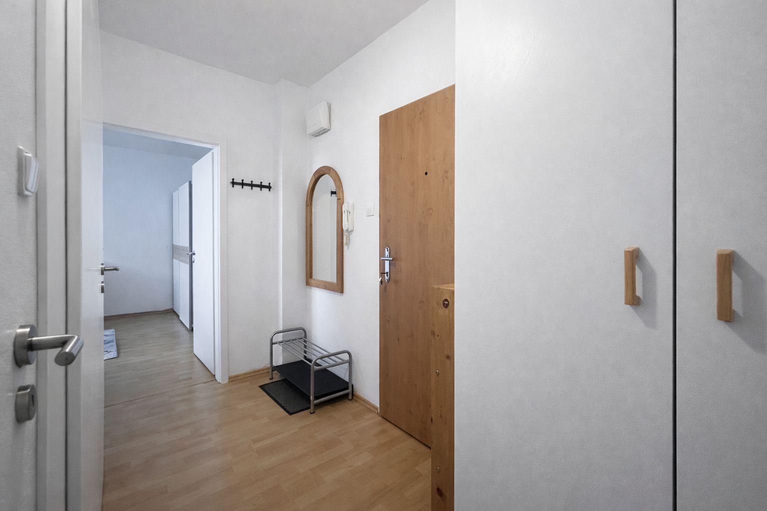 BE.LIVE COMPANY- PRENÁJOM- 2-IZBOVÝ BYT- RUŽINOV- REZEDOVÁ ULICA- PRI OC RETRO 