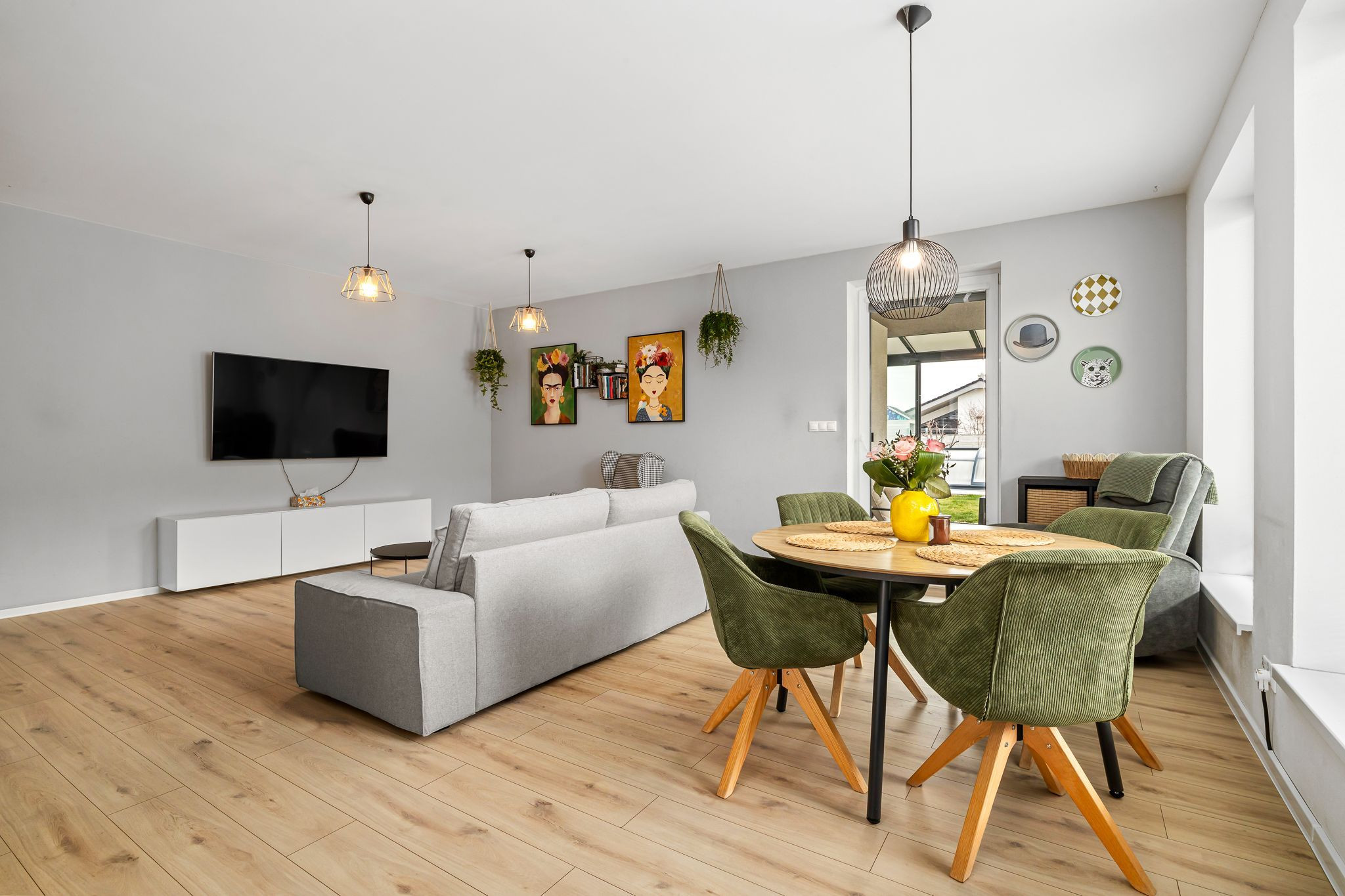 BE.LIVE COMPANY- 4-IZBOVÝ- DIZAJNOVÝ-BUNGALOV- BAZÉN- MILOSLAVOV