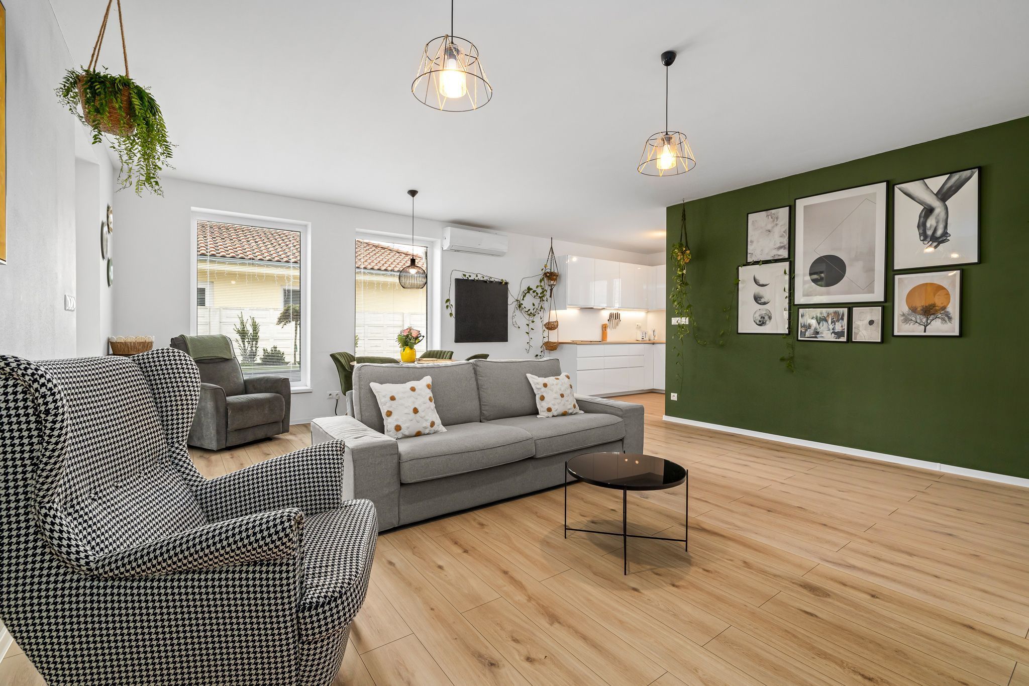 BE.LIVE COMPANY- 4-IZBOVÝ- DIZAJNOVÝ-BUNGALOV- BAZÉN- MILOSLAVOV