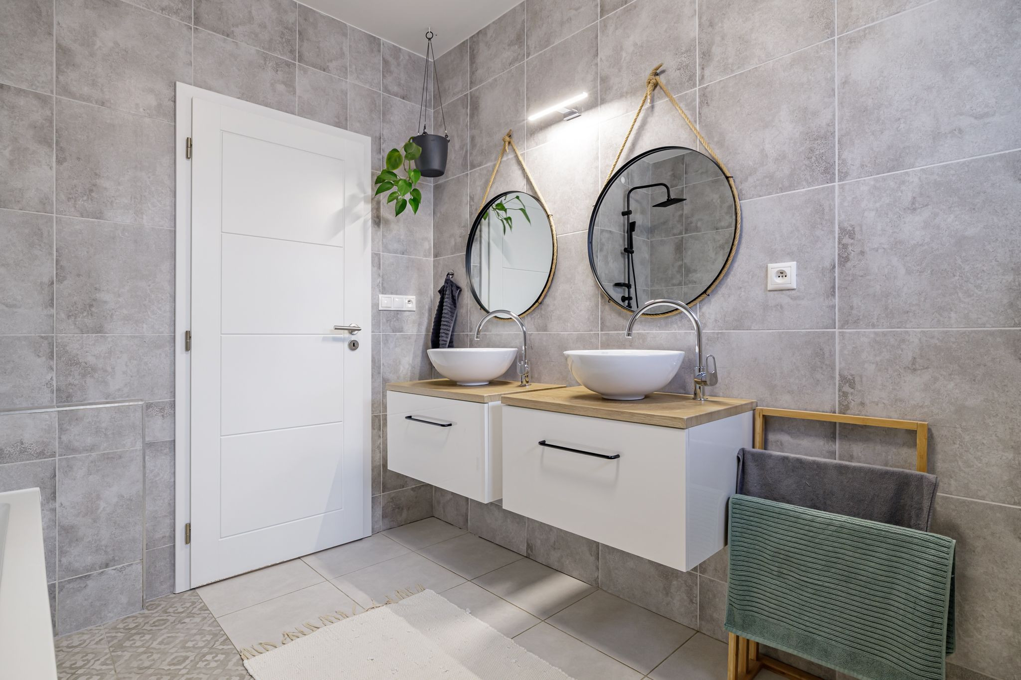 BE.LIVE COMPANY- 4-IZBOVÝ- DIZAJNOVÝ-BUNGALOV- BAZÉN- MILOSLAVOV