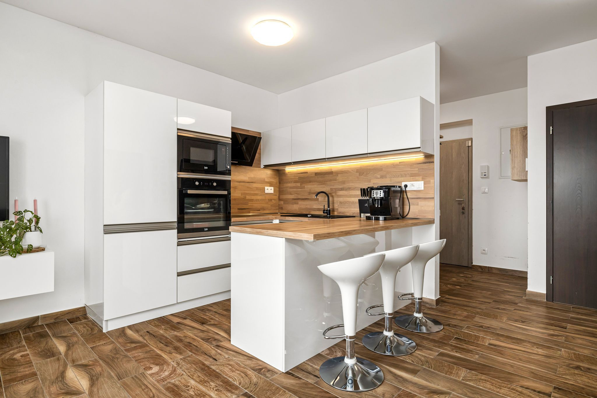 BE.LIVE COMPANY- PREDAJ- 2- IZBOVÝ- DIZAJNOVÝ- BYT-KLIMATIZÁCIA- PARKOVACIE STÁTIA-NOVÁ DEDINKA