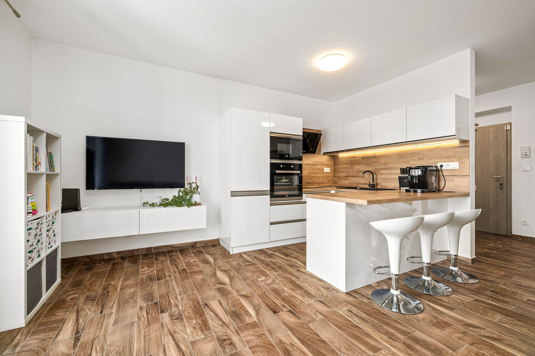 BE.LIVE COMPANY- PREDAJ- 2- IZBOVÝ- DIZAJNOVÝ- BYT-KLIMATIZÁCIA- PARKOVACIE STÁTIA-NOVÁ DEDINKA