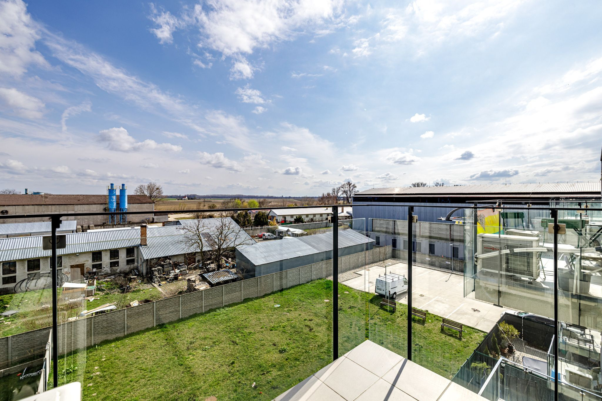 BE.LIVE COMPANY- PREDAJ- 2- IZBOVÝ- DIZAJNOVÝ- BYT-KLIMATIZÁCIA- PARKOVACIE STÁTIA-NOVÁ DEDINKA