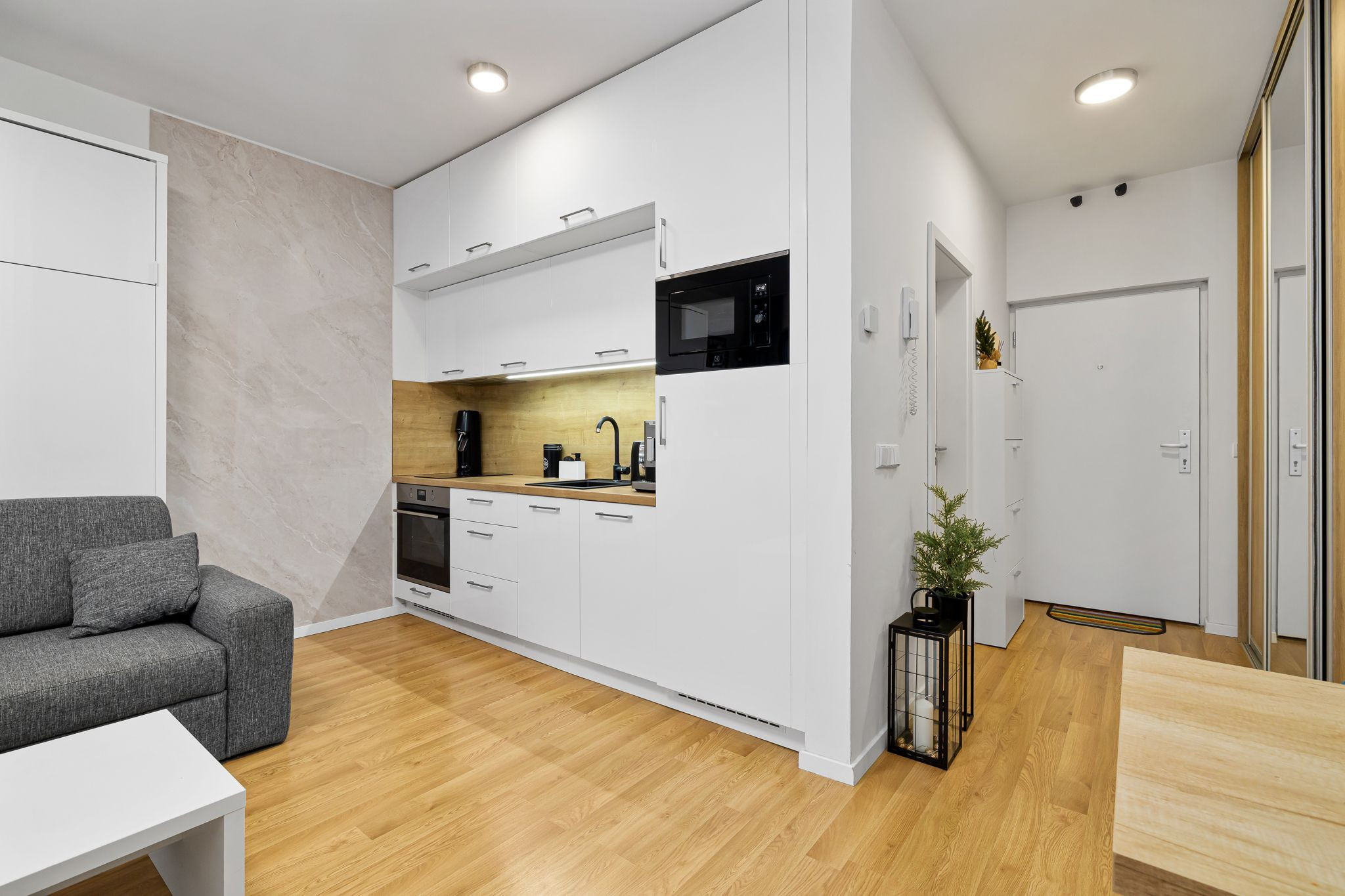 BE.LIVE COMPANY | NA PREDAJ | ŠTÝLOVÝ 1-IZBOVÝ BYT | ZARIADENÝ NA MIERU | BALKÓN | KOBKA V CENE | TEHELNÉ POLE - BAJKALSKÁ