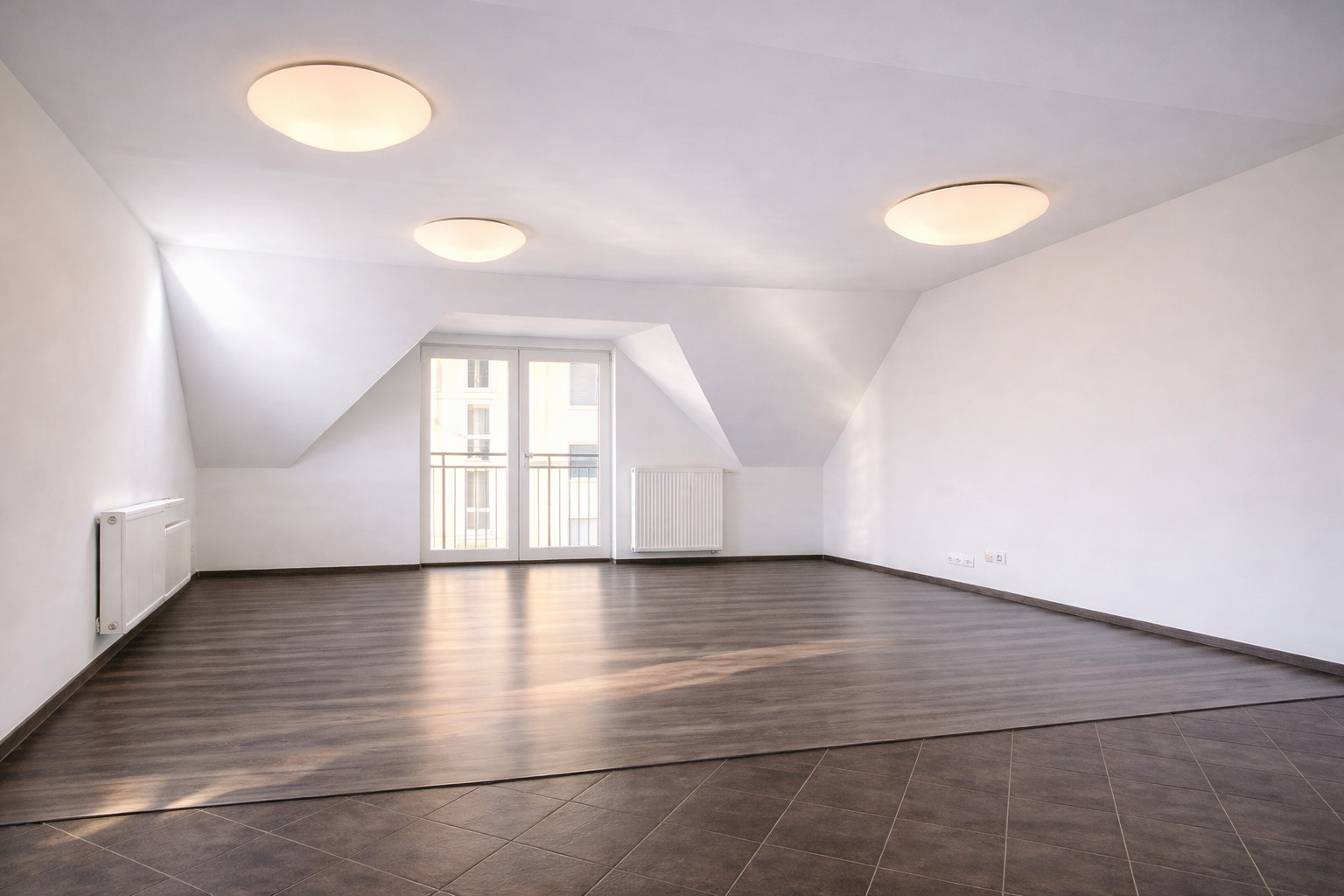 BE.LIVE COMPANY - NA PREDAJ – VEĽKORYSÝ 3-IZBOVÝ BYT S 4 BALKÓNMI – VEĽKÁ PIVNICA - PARKING - STUPAVA, DLHÁ ULICA