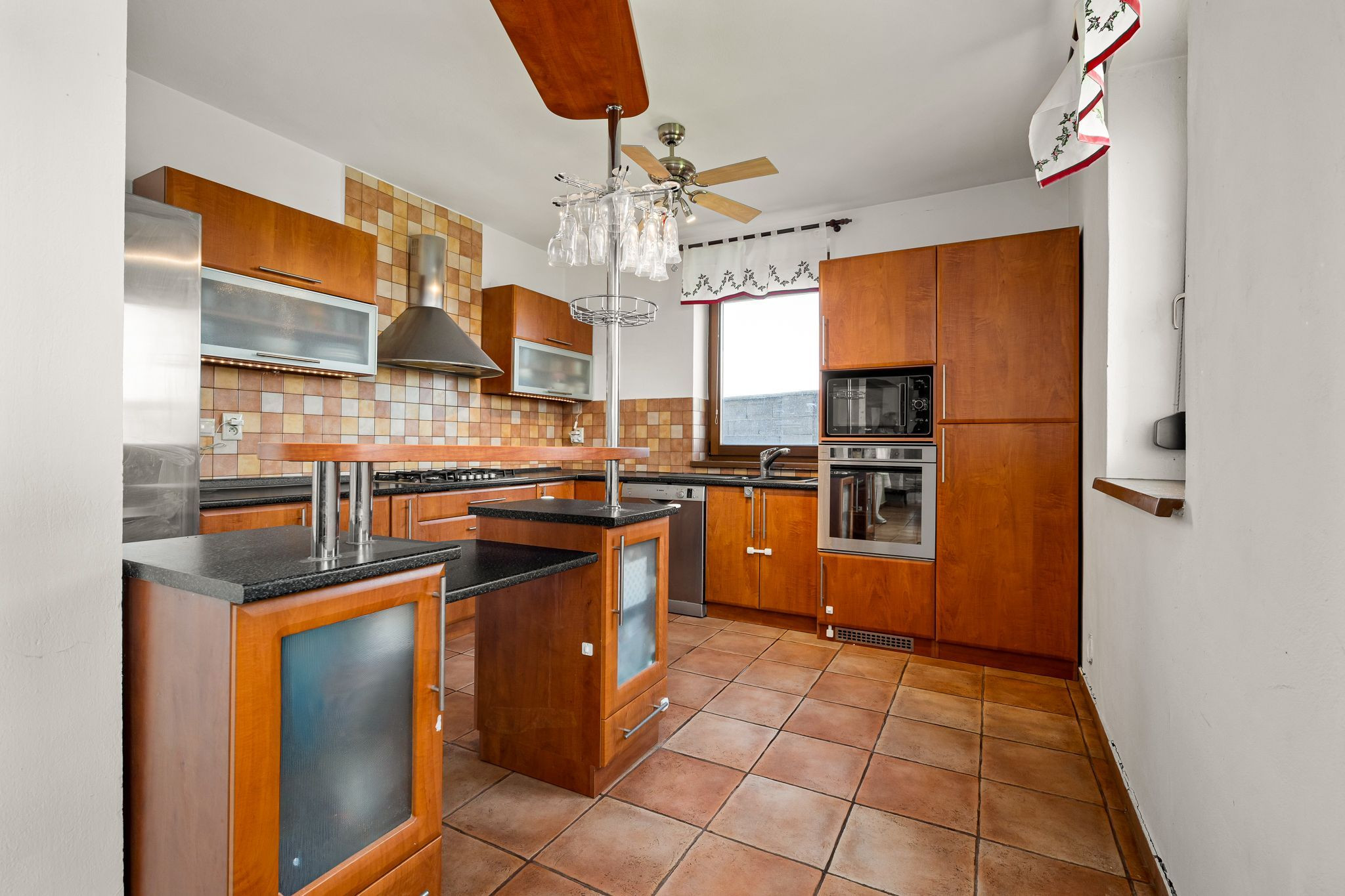 BE.LIVE COMPANY- PREDAJ- 4-IZBOVÝ- RODINNÝ DOM- GARÁŽ- VÍRIVKA- VEĽKÝ POZEMOK- TUREŇ- SENEC 