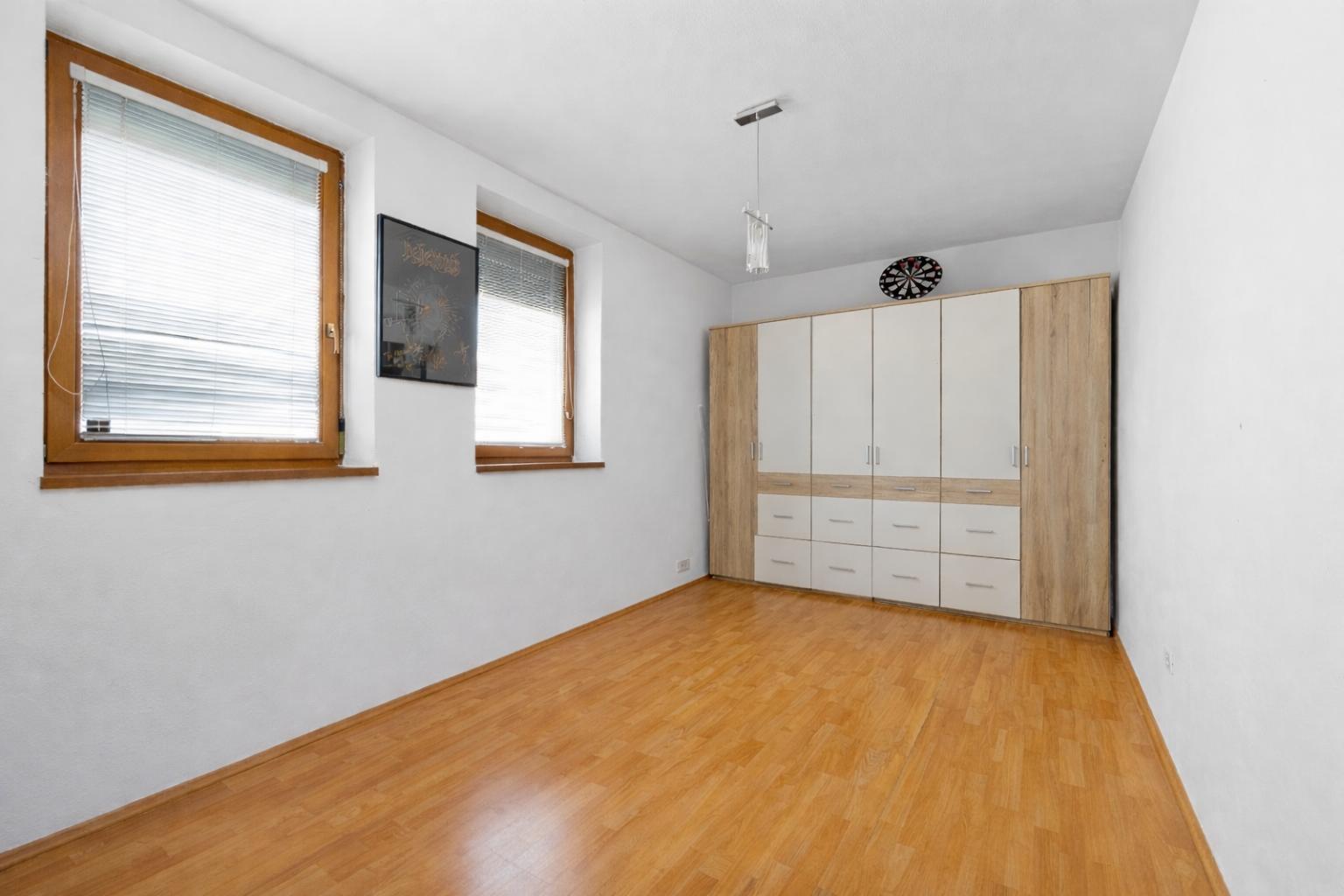 BE.LIVE COMPANY- PREDAJ- 4-IZBOVÝ- RODINNÝ DOM- GARÁŽ- VÍRIVKA- VEĽKÝ POZEMOK- TUREŇ- SENEC 