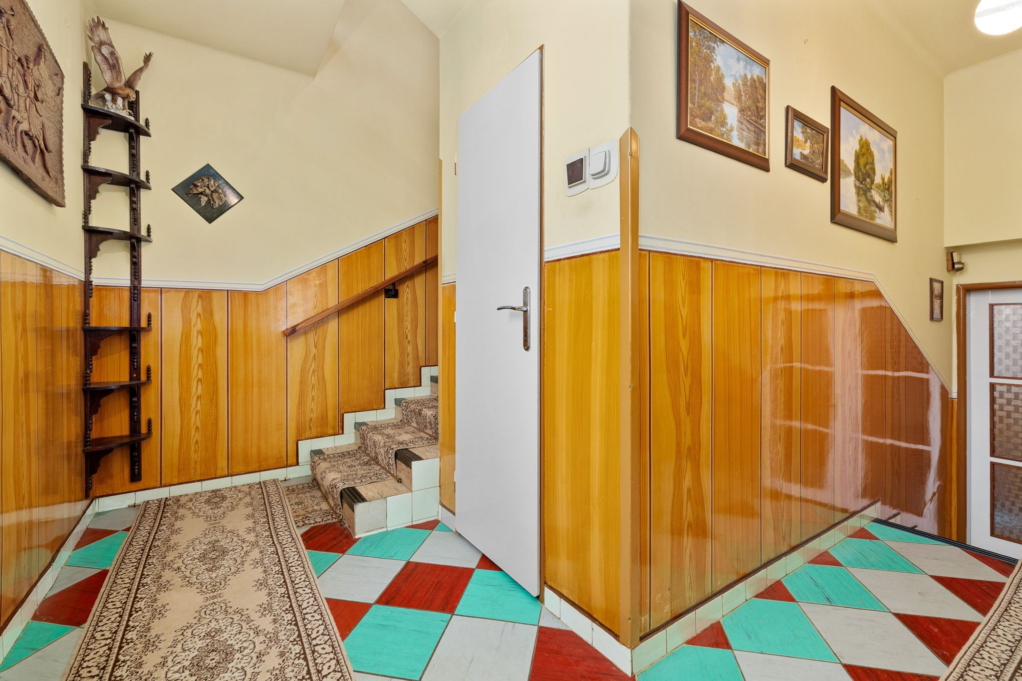 BE.LIVE COMPANY- PREDAJ- RODINNÝ DOM- VEĽKÝ POZEMOK- 2287m2- VLKY- PRI TOMÁŠOVE- SENEC 