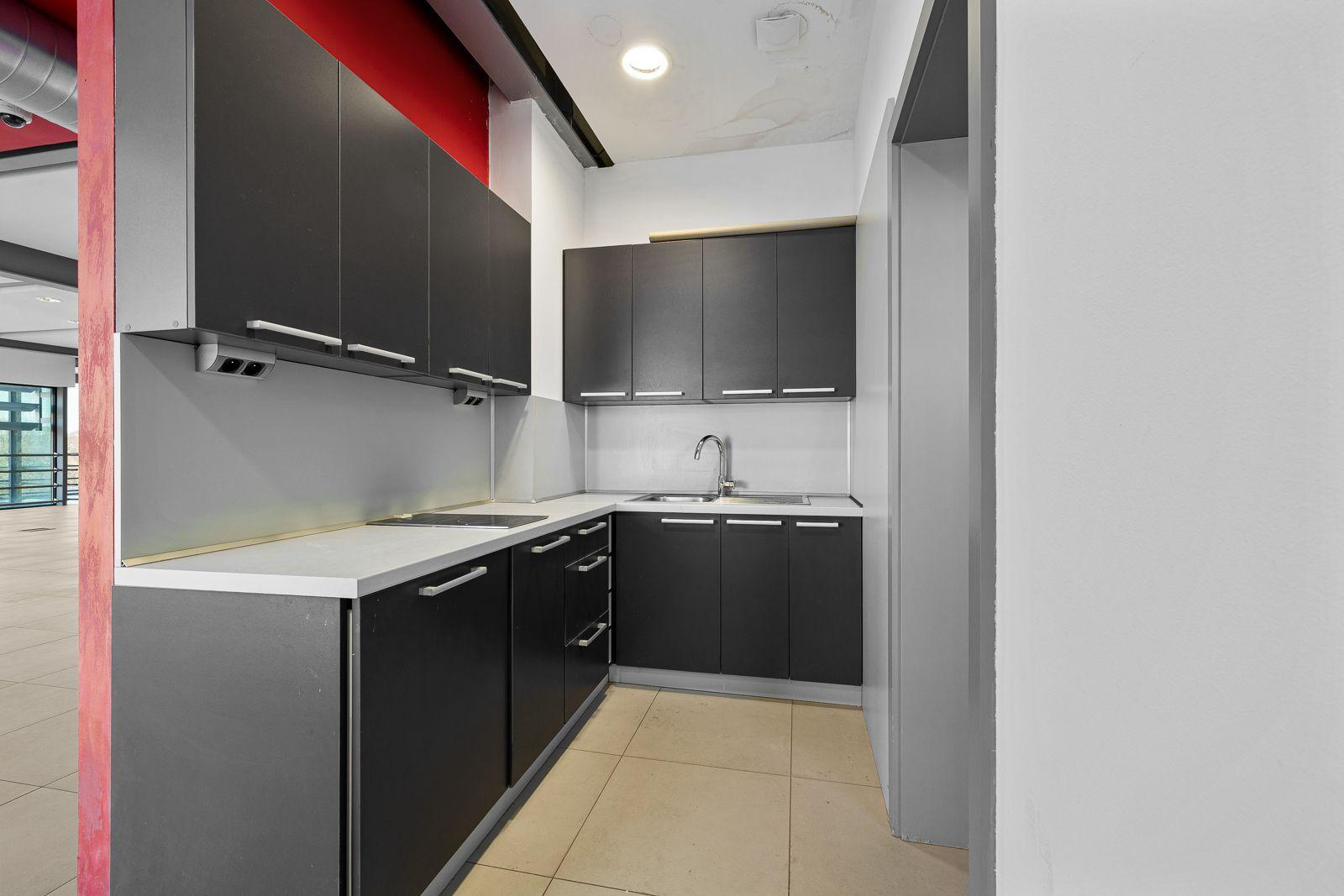 BE.LIVE COMPANY– PRENÁJOM– ADMINISTRATÍVNA BUDOVA– SHOWROOM- KANCELÁRIE- NOVOZÁMOCKÁ, NITRA