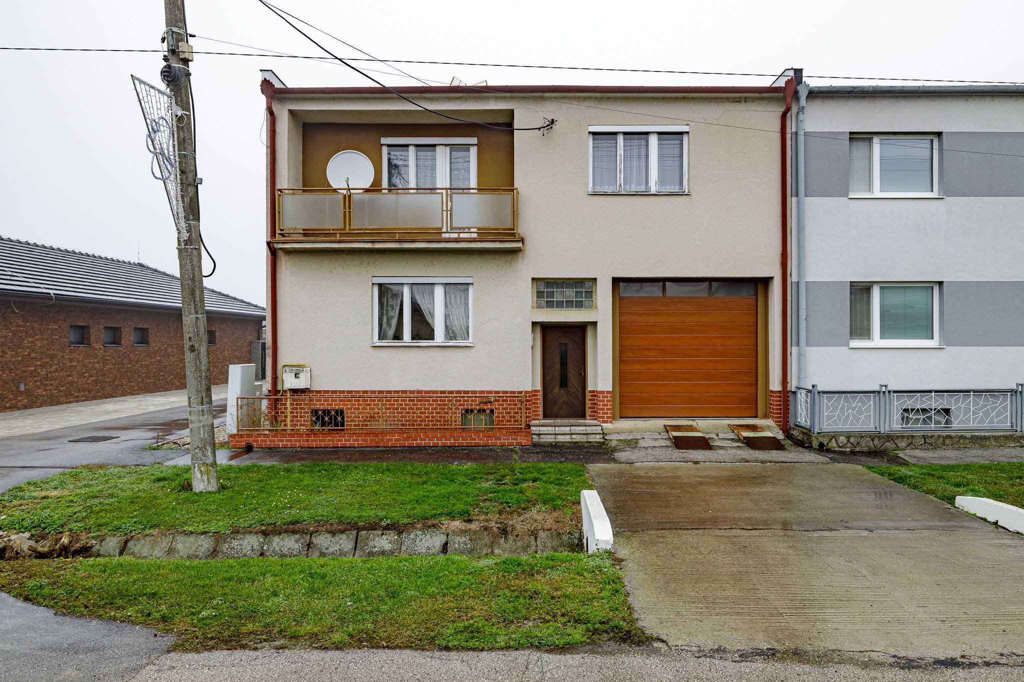 BE.LIVE COMPANY- PREDAJ- RODINNÝ DOM- VÝNIMOČNE VEĽKÝ POZEMOK- GARÁŽ- ZÁHRADA- VLKY- TOMÁŠOV- SENEC
