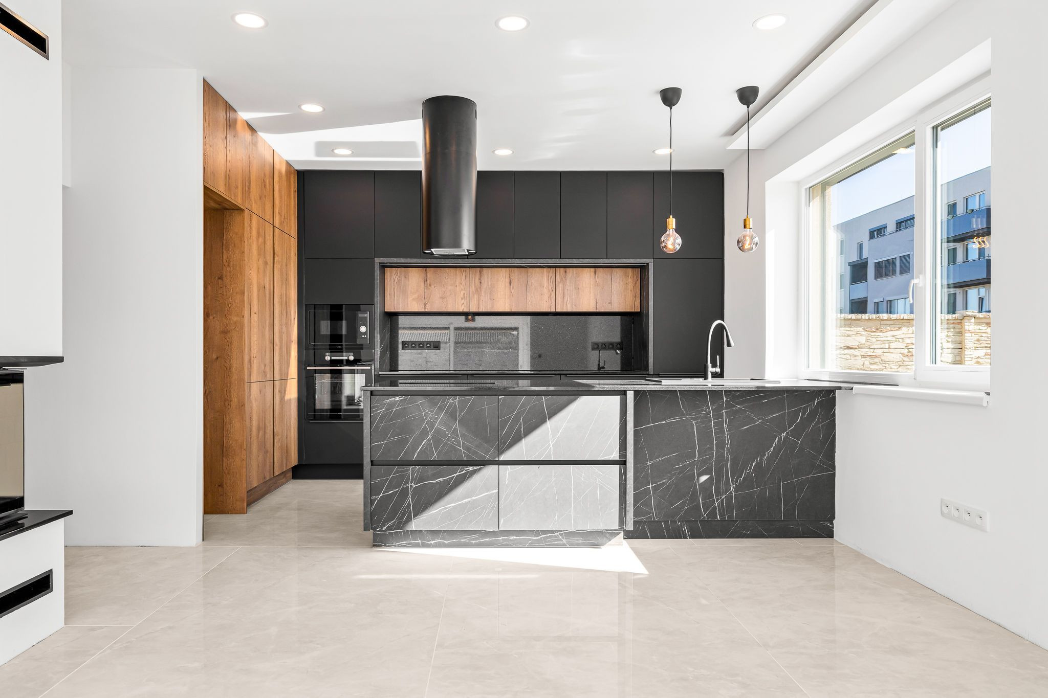 BE.LIVE COMPANY- PREDAJ- 4-IZBOVÝ MODERNÝ BUNGALOV S BAZÉNOM- MILOSLAVOV