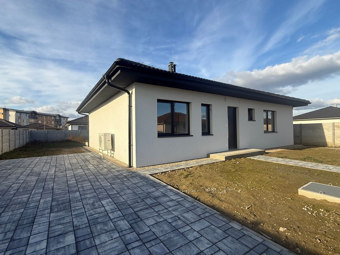 REZERVOVANÉ- BE.LIVE COMPANY- NA PREDAJ- 4-IZBOVÝ- BUNGALOV- NOVOSTAVBA- MOST PRI BRATISLAVE 