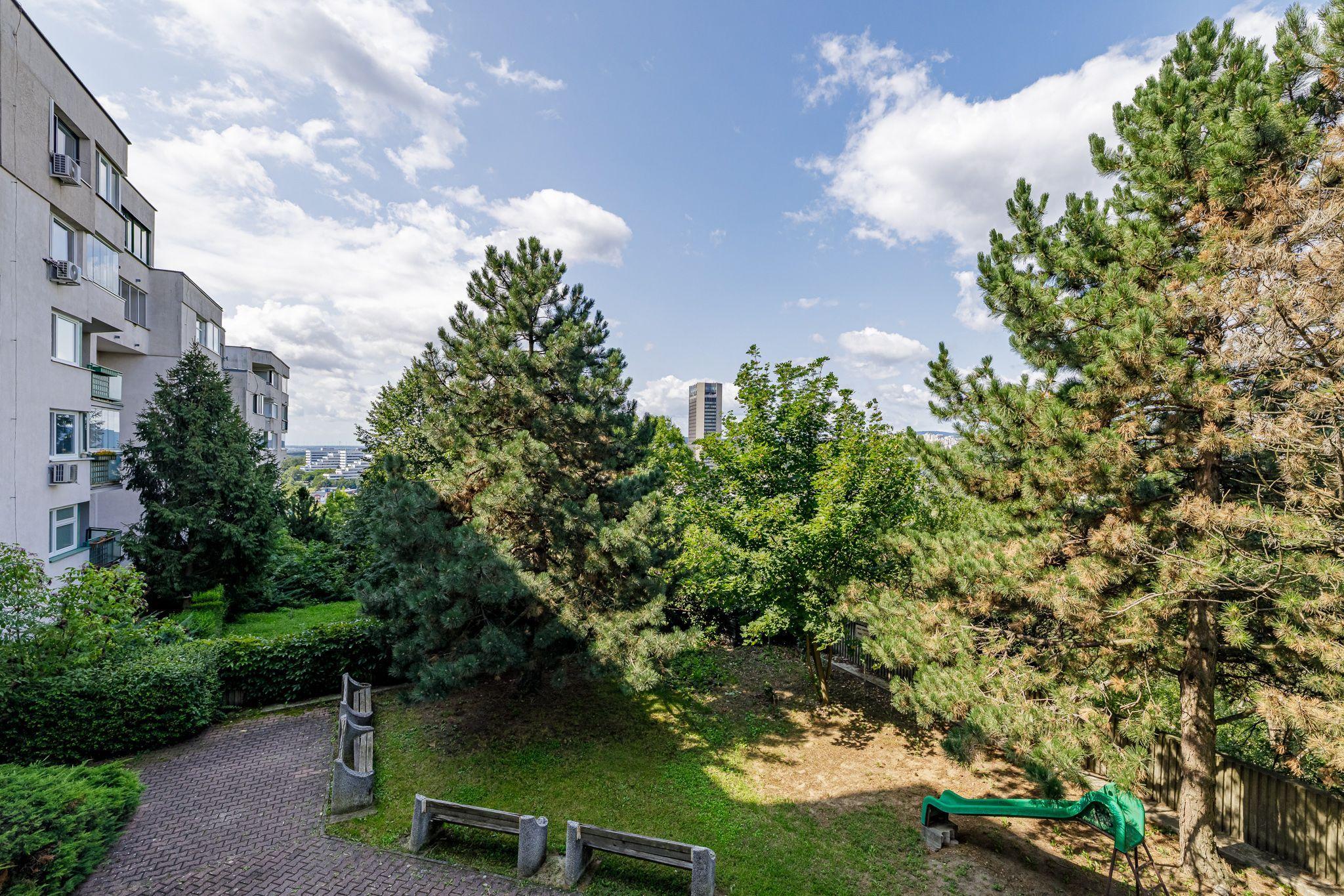 BE.LIVE COMPANY- NA PRENÁJOM- KRÁSNY- 3-IZBOVÝ BYT- 99m2- PARKOVACIE MIESTO- STARÉ MESTO- MARTINENGOVA ULICA