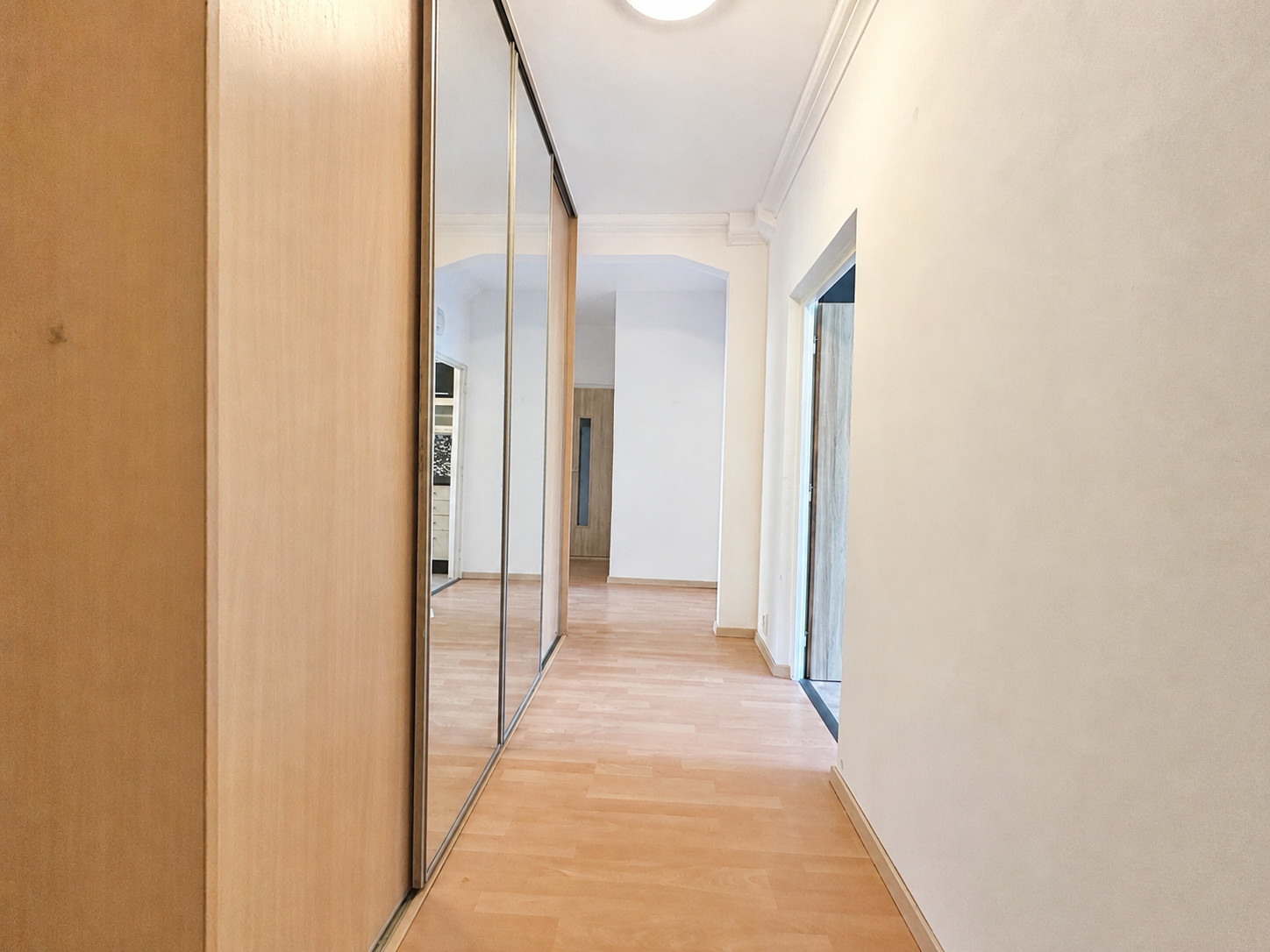 BE.LIVE COMPANY– NA PREDAJ– 2,5-IZBOVÝ BYT -LOGGIA - PIVNICA – BRATISLAVA NOVÉ MESTO - ČESKOSLOVENSKÝCH PARAŠUTISTOV