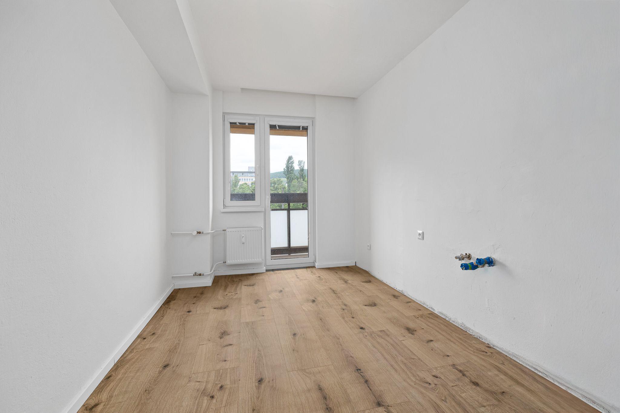 BE.LIVE COMPANY- NA PREDAJ- NADŠTANDARNE VEĽKÝ- ZREKONŠTRUOVANÝ- 3- IZBOVÝ BYT- LOGGIA- PIVNIČNÁ KOBKA- NOBELOVA ULICA- BRATISLAVA
