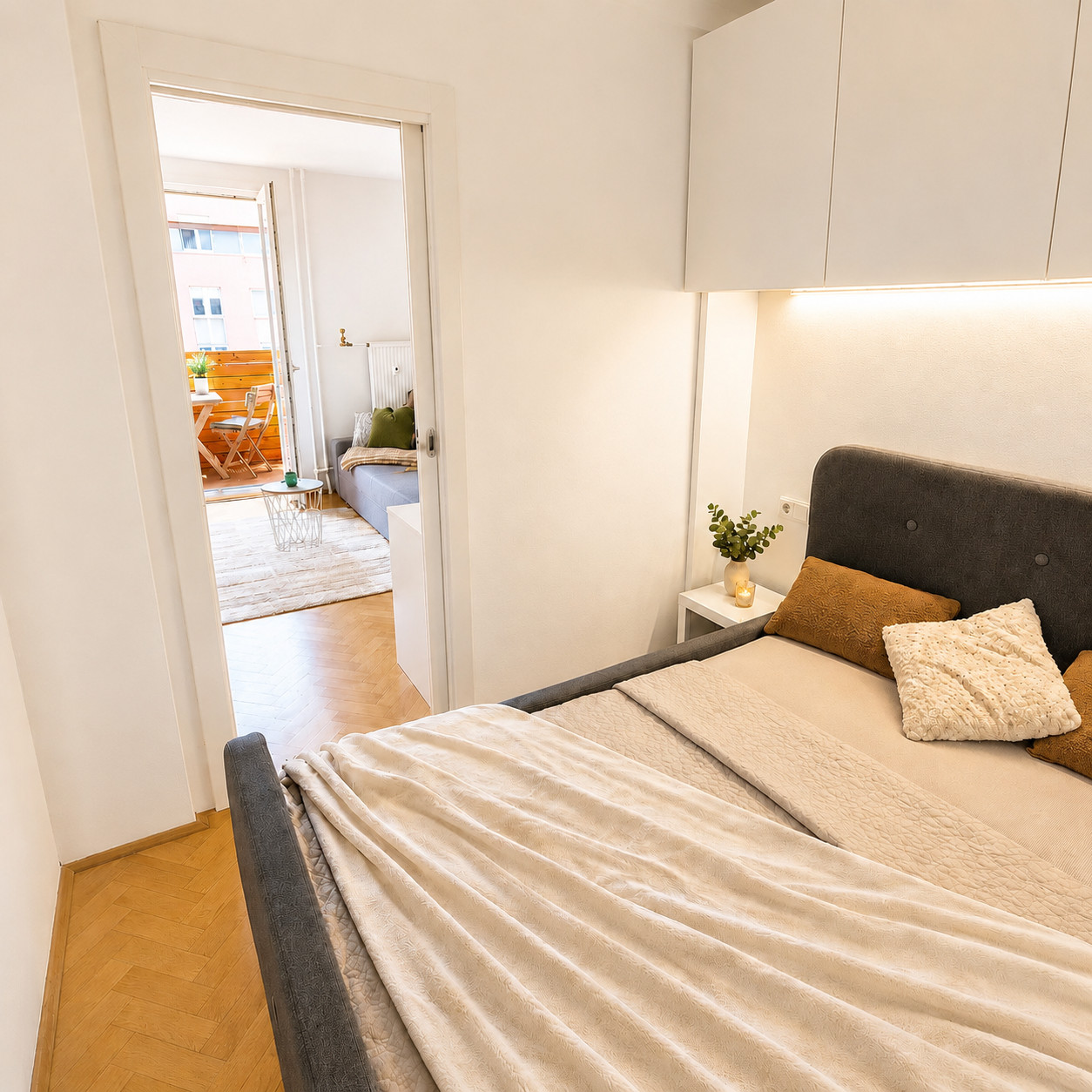 NA PREDAJ- KOMPLETNE ZREKONŠTRUOVANÝ - MODERNÝ 1- IZBOVÝ BYT S ODDELENOU SPÁĽŇOU A BALKÓNOM- BRATISLAVA- NOVÉ MESTO- ČSL PARAŠUTISTOV 