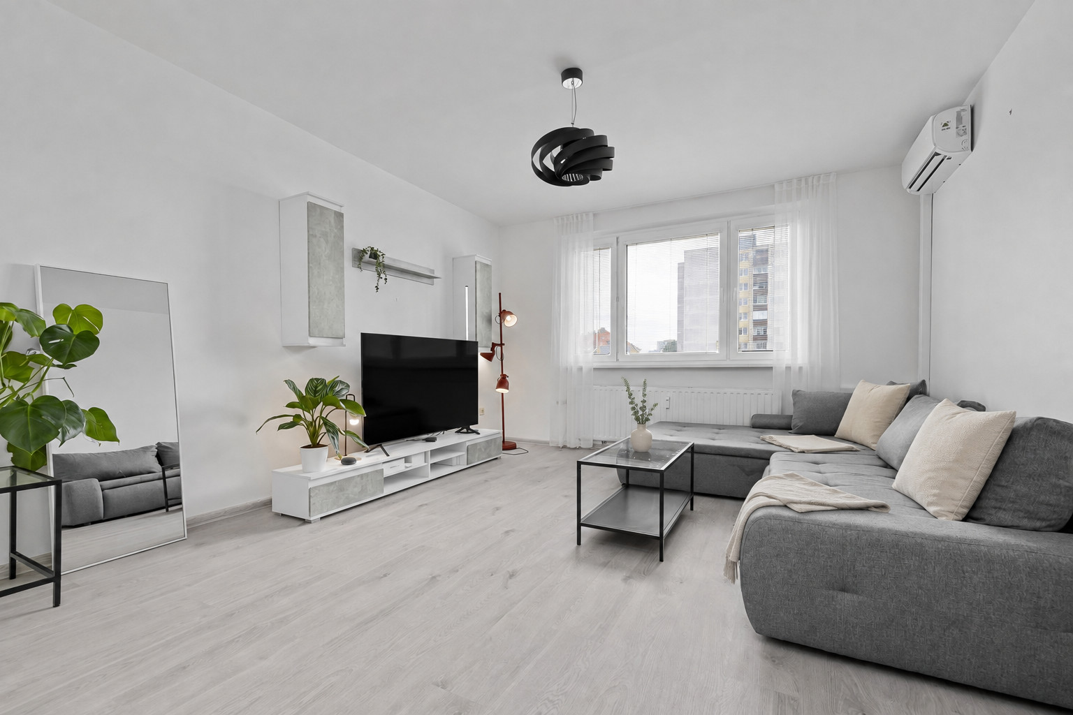 BE.LIVE- PREDAJ- PRIESTRANNÝ- 3- IZBOVÝ- BYT- LOGGIA- PIVNICA- KAPICOVÁ- PETRŽALKA