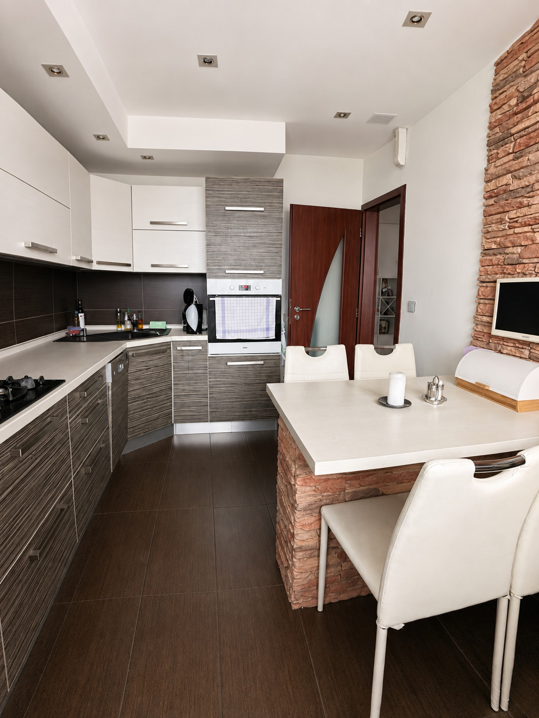 OFF PONUKA – NA PREDAJ – PRIESTRANNÝ 3-IZBOVÝ BYT – 69 m² + LODŽIA – KLIMATIZÁCIA – BUDATÍNSKA – PETRŽALKA