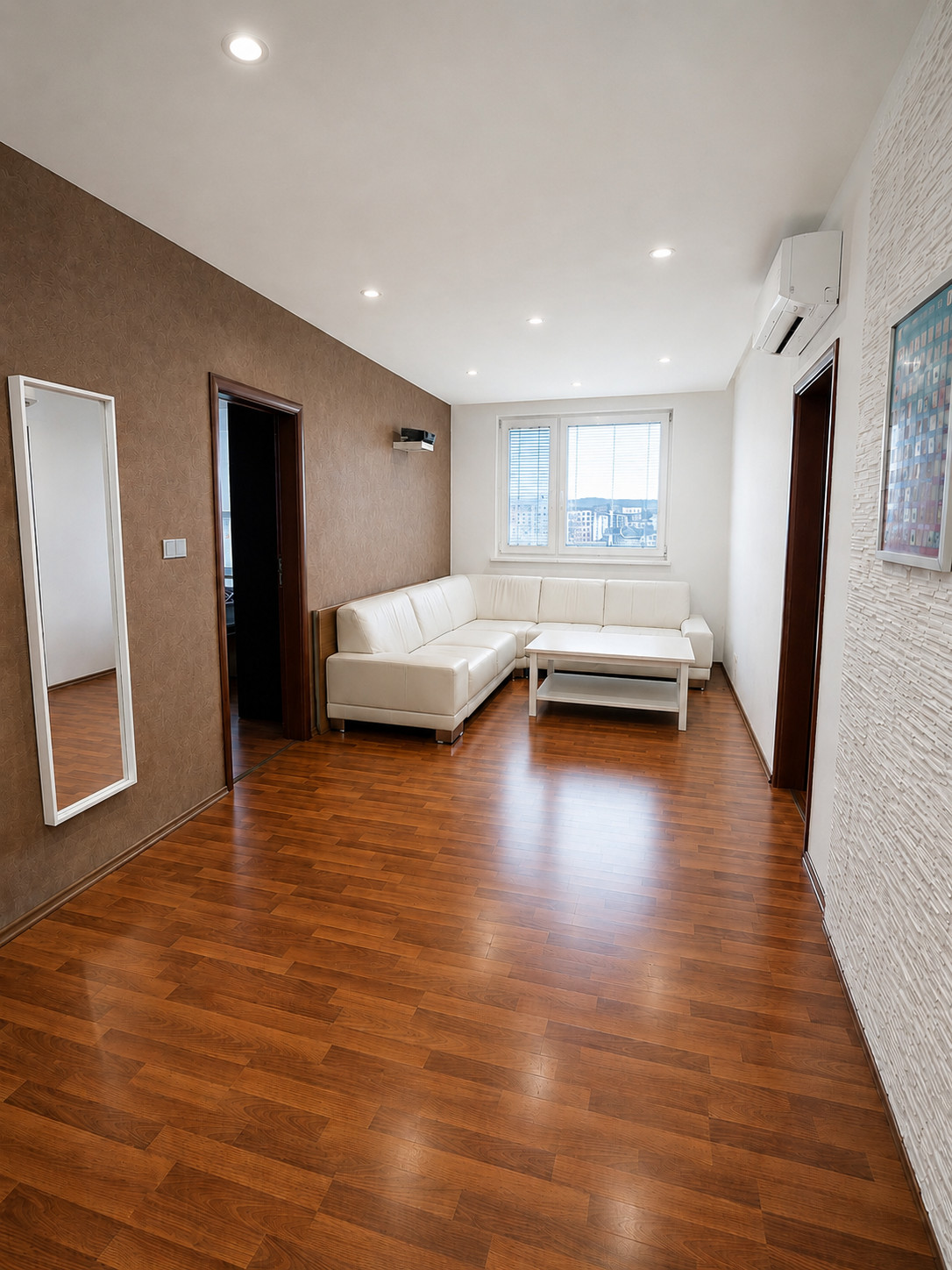 OFF PONUKA – NA PREDAJ – PRIESTRANNÝ 3-IZBOVÝ BYT – 69 m² + LODŽIA – KLIMATIZÁCIA – BUDATÍNSKA – PETRŽALKA
