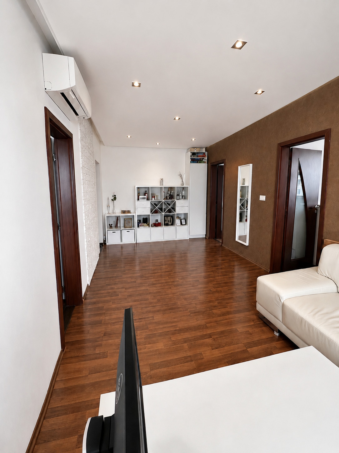 OFF PONUKA – NA PREDAJ – PRIESTRANNÝ 3-IZBOVÝ BYT – 69 m² + LODŽIA – KLIMATIZÁCIA – BUDATÍNSKA – PETRŽALKA