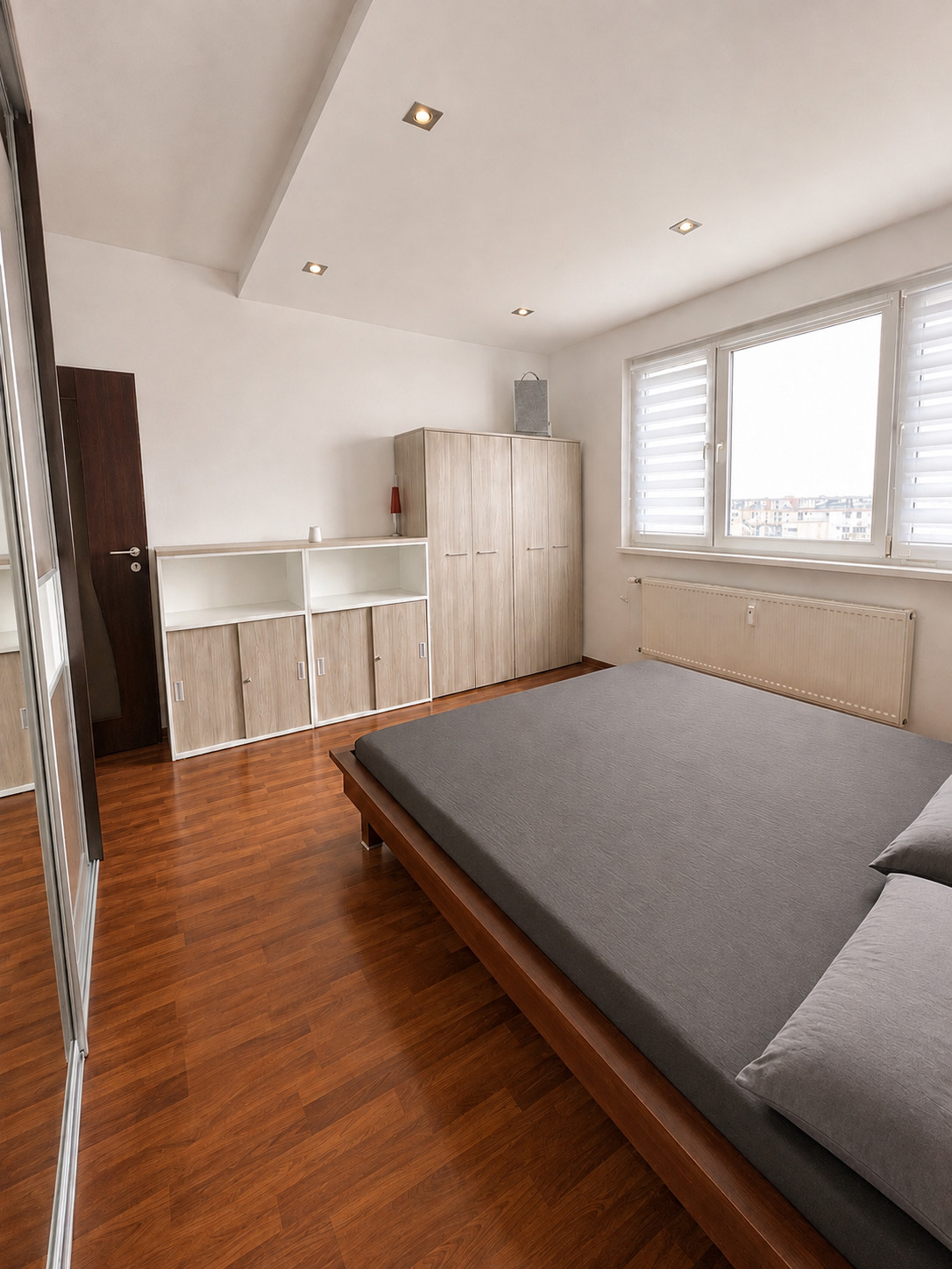 OFF PONUKA – NA PREDAJ – PRIESTRANNÝ 3-IZBOVÝ BYT – 69 m² + LODŽIA – KLIMATIZÁCIA – BUDATÍNSKA – PETRŽALKA