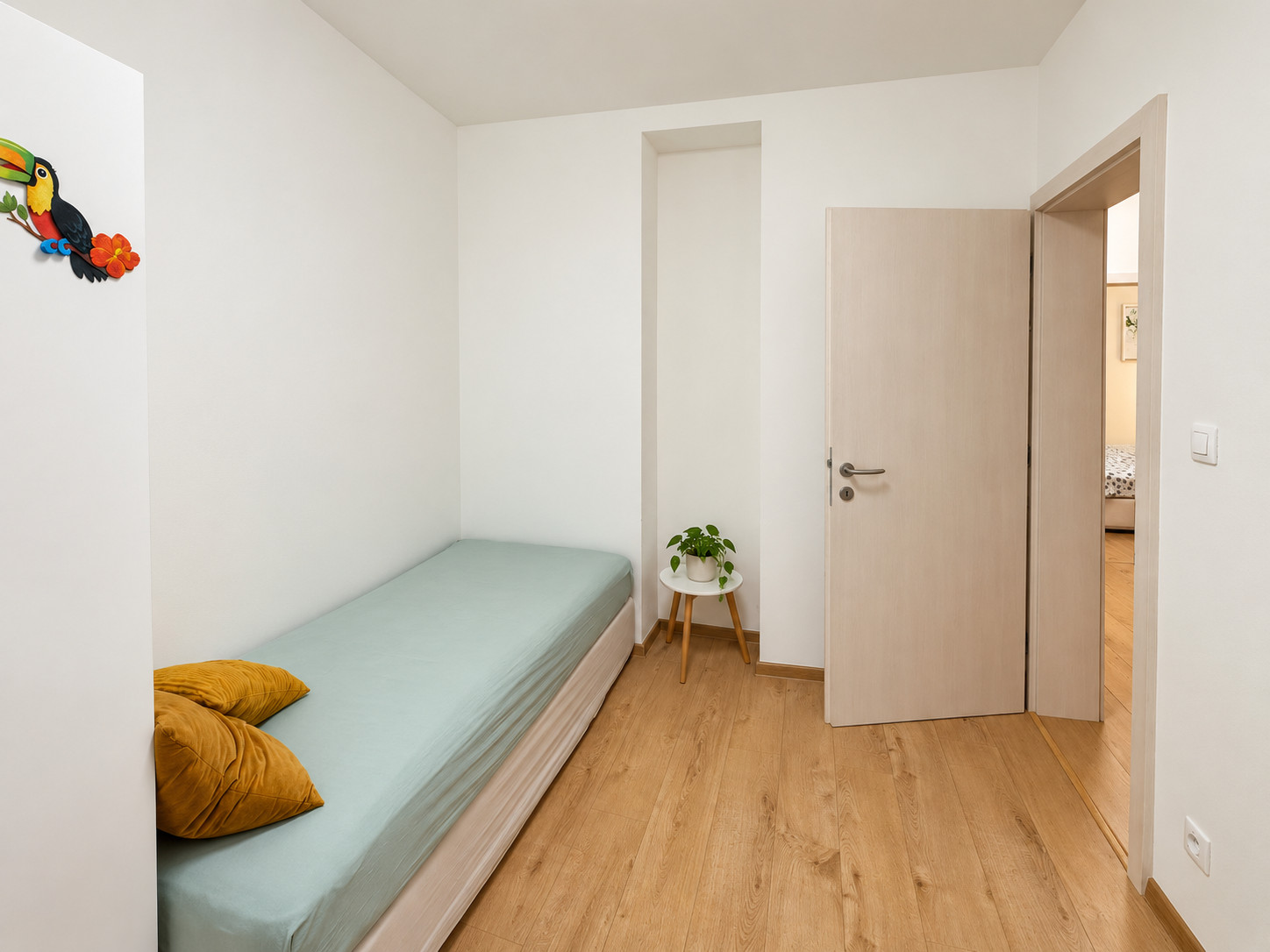 BE.LIVE COMPANY- NA PRENÁJOM- 3-IZBOVÝ BYT- TERASA- PARKOVACIE STÁTIE- LANGSFELDOVA ULICA- STARÉ MESTO- BRATISLAVA