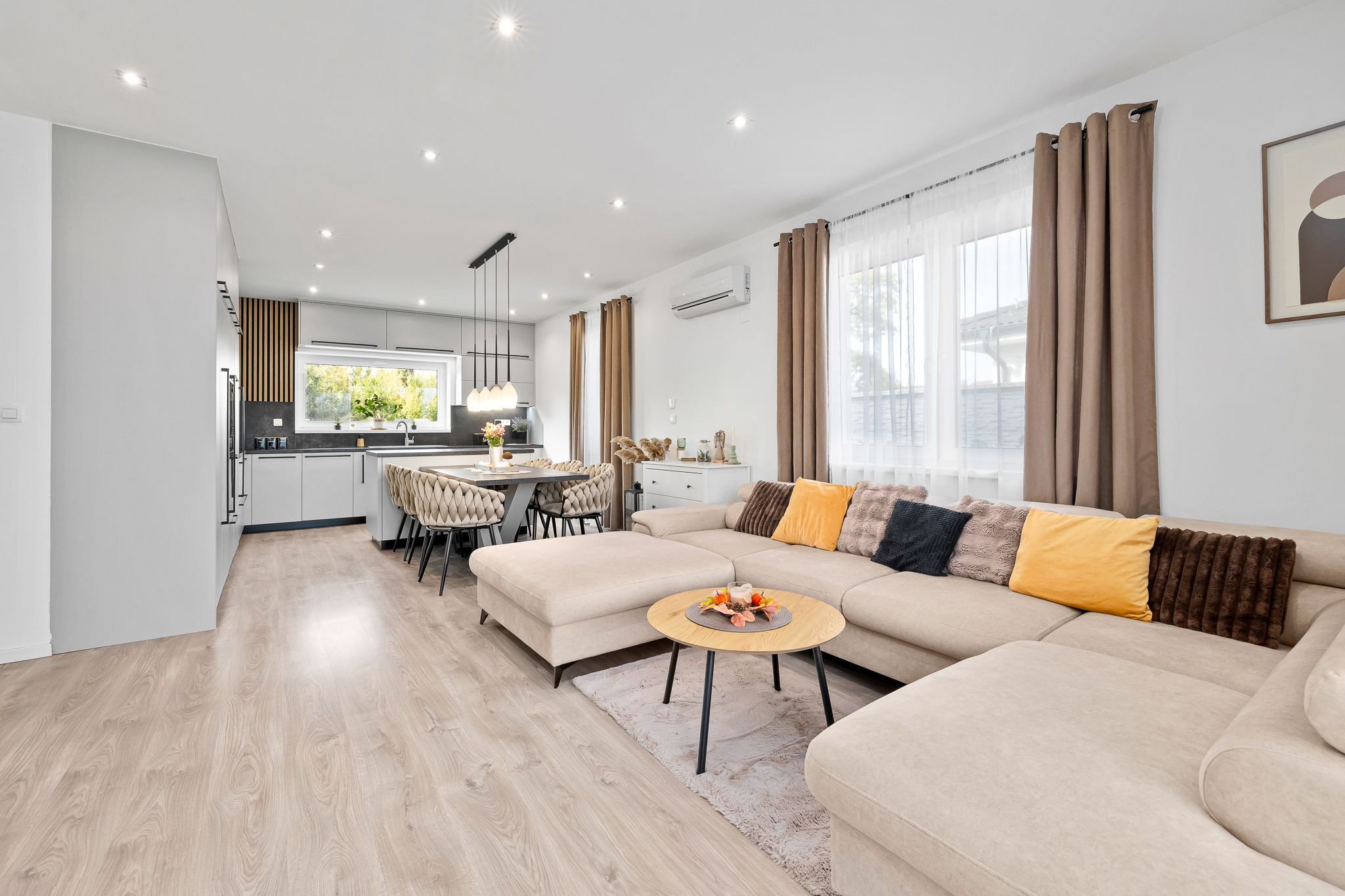 BE.LIVE COMPANY | PREDAJ | 4-IZBOVÝ RODINNÝ DOM S VEĽKOU GARÁŽOU | 704 m² POZEMOK | KVETOSLAVOV – NOVÁ TULIPA