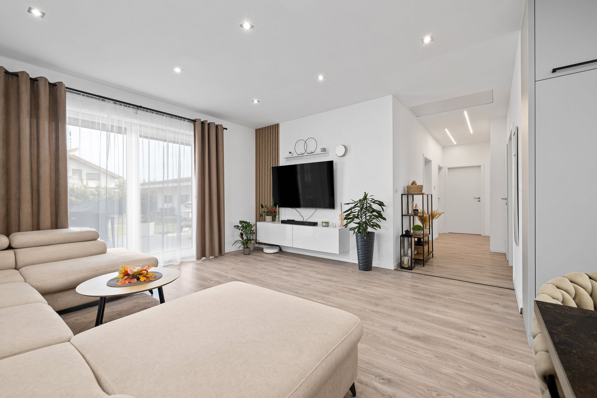 BE.LIVE COMPANY | PREDAJ | 4-IZBOVÝ RODINNÝ DOM S VEĽKOU GARÁŽOU | 704 m² POZEMOK | KVETOSLAVOV – NOVÁ TULIPA
