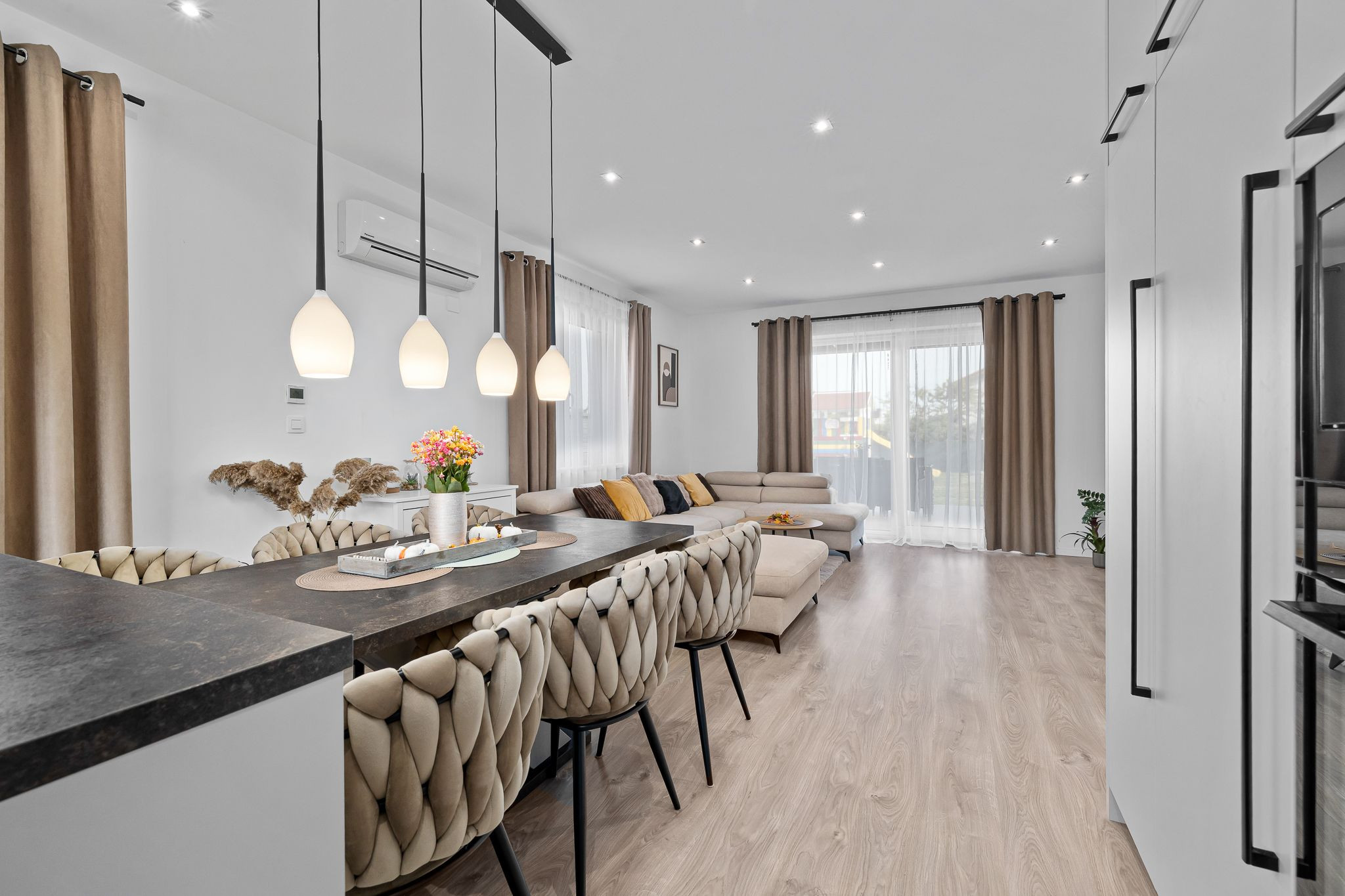 BE.LIVE COMPANY | PREDAJ | 4-IZBOVÝ RODINNÝ DOM S VEĽKOU GARÁŽOU | 704 m² POZEMOK | KVETOSLAVOV – NOVÁ TULIPA