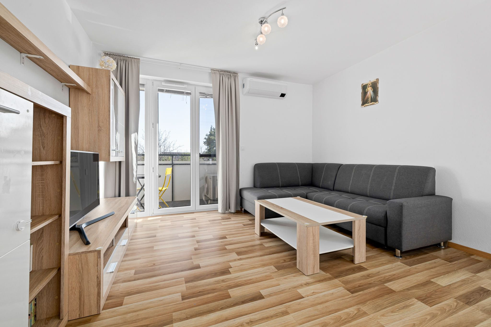 BE.LIVE COMPANY- PREDAJ - SVETLÝ 3-IZBOVÝ BYT S DVOMA BALKÓNMI A PARKOVANÍM – NA PIESKU, RUŽINOV