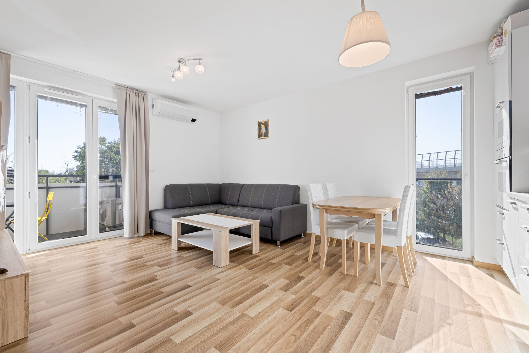 BE.LIVE COMPANY- PREDAJ-SVETLÝ 3-IZBOVÝ BYT S DVOMA BALKÓNMI A PARKOVANÍM – NA PIESKU, RUŽINOV