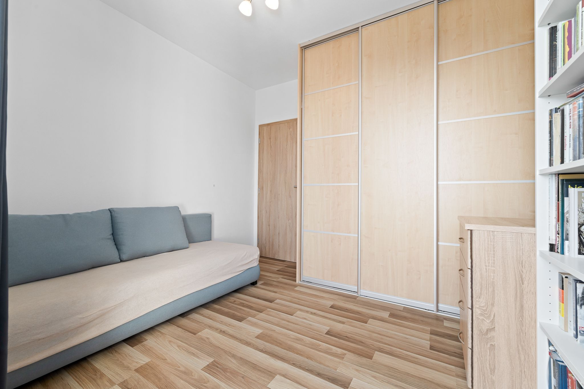 BE.LIVE COMPANY- PREDAJ-SVETLÝ 3-IZBOVÝ BYT S DVOMA BALKÓNMI A PARKOVANÍM – NA PIESKU, RUŽINOV