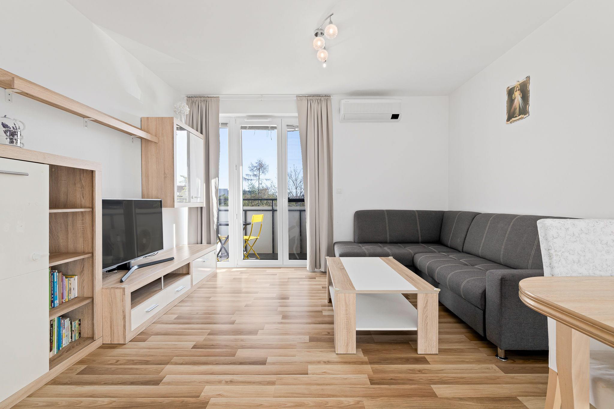 BE.LIVE COMPANY- PREDAJ-SVETLÝ 3-IZBOVÝ BYT S DVOMA BALKÓNMI A PARKOVANÍM – NA PIESKU, RUŽINOV