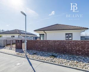 PREDANÉ- 4 IZBOVÝ- BUNGALOV-109m2- MILOSLAVOV