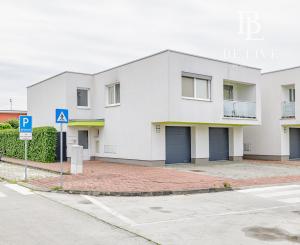 PREDANÉ -NA PREDAJ- KRÁSNY- 3-IZBOVÝ BYT- 74M2- SENEC