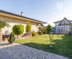 PREDANÉ- 4-IZBOVÝ BUNGALOV- POZEMOK 600m²-HAMULIAKOVO