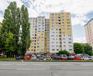 PREDANÉ-3IZBOVÝ BYT-PREDAJ- S PIVNICOU- PETRŽALKA