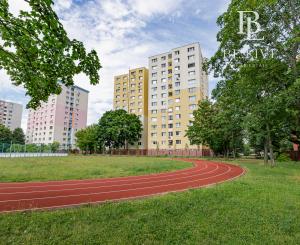 PREDANÉ-3IZBOVÝ BYT-PREDAJ- S PIVNICOU- PETRŽALKA