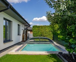 REZERVOVANÉ- SMART- BUNGALOV-  4IZBOVÝ- BAZÉN- BERNOLÁKOVO