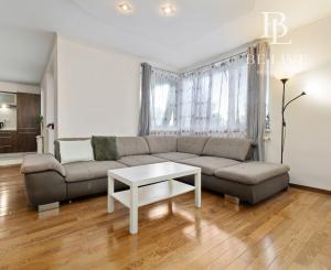 PREDAJ- MODERNÝ- 3IZBOVÝ BYT- PARKOVACIE MIESTO-STARÉ MESTO