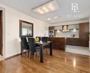 PREDAJ- MODERNÝ- 3IZBOVÝ BYT- PARKOVACIE MIESTO-STARÉ MESTO