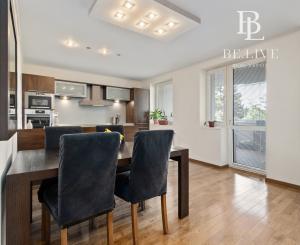 PREDAJ- MODERNÝ- 3IZBOVÝ BYT- PARKOVACIE MIESTO-STARÉ MESTO