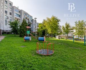 PREDAJ- MODERNÝ- 3IZBOVÝ BYT- PARKOVACIE MIESTO-STARÉ MESTO